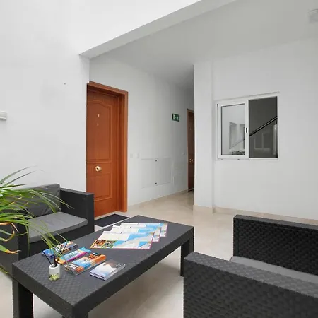 Buganvilla 0-1 * 坎德拉里亚