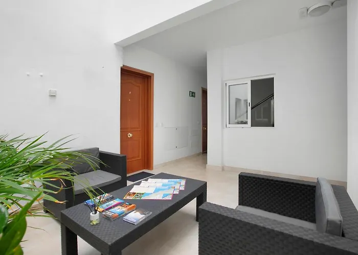 Buganvilla 0-1 * 坎德拉里亚